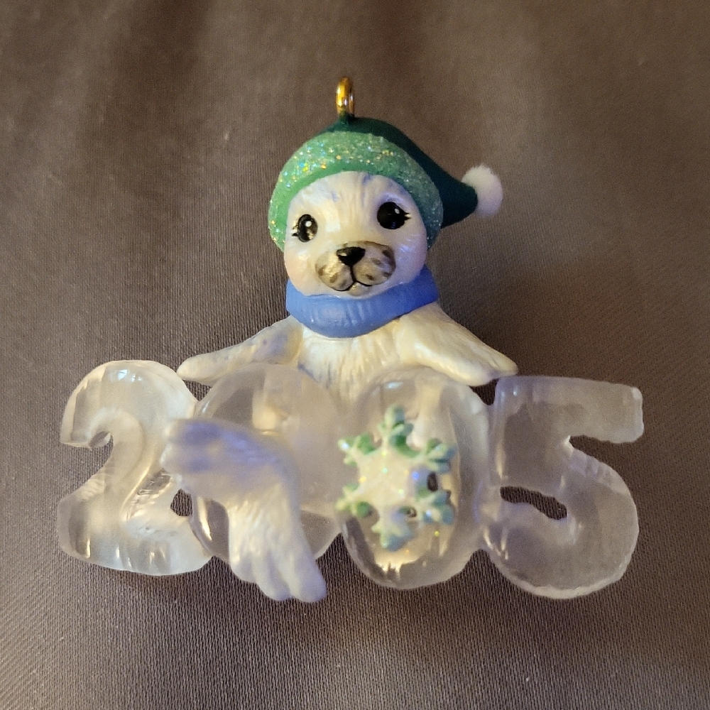 2005 Hallmark Keepsake Seal Ornament From The Cool Decade Series